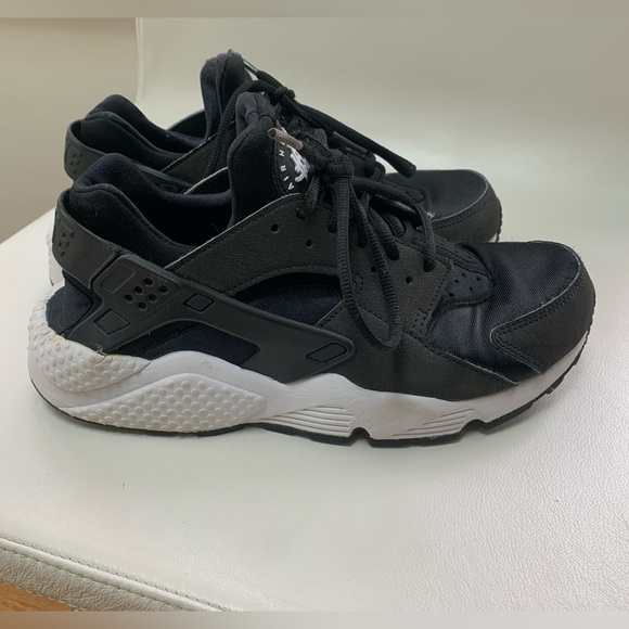 Nike Air Huarache sneakers 9.5 - Picture 1 of 4